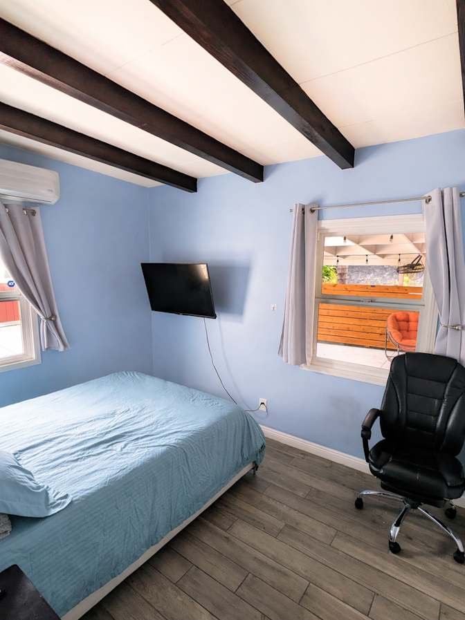 Jasmine Ahuja's room