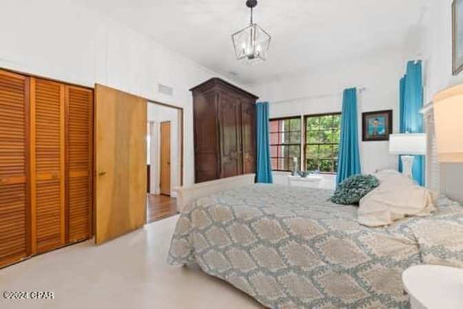 Sylvie P's room