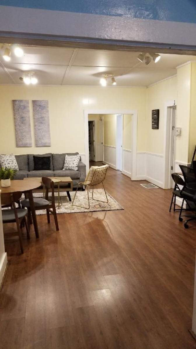 lifedoorrentals's room