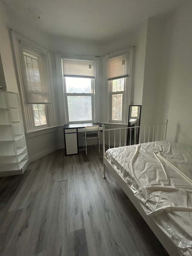 Lolo's room