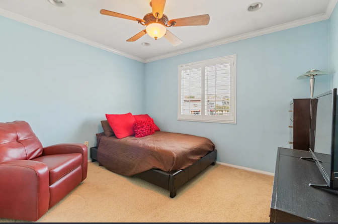 KRISI's room