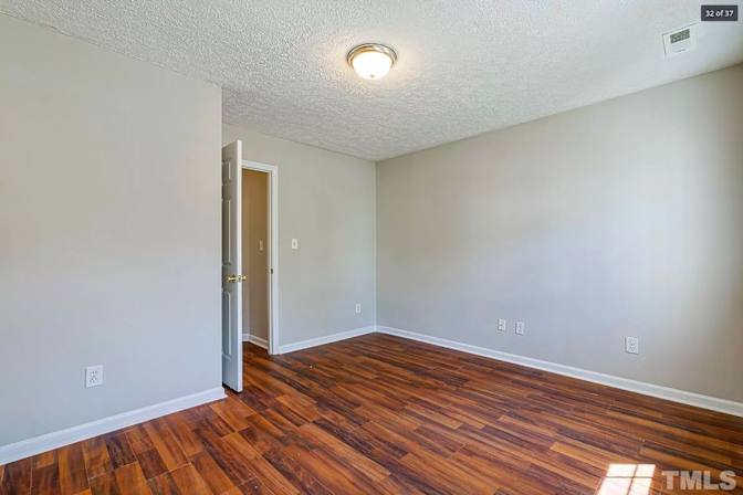 Alcove Rooms's room
