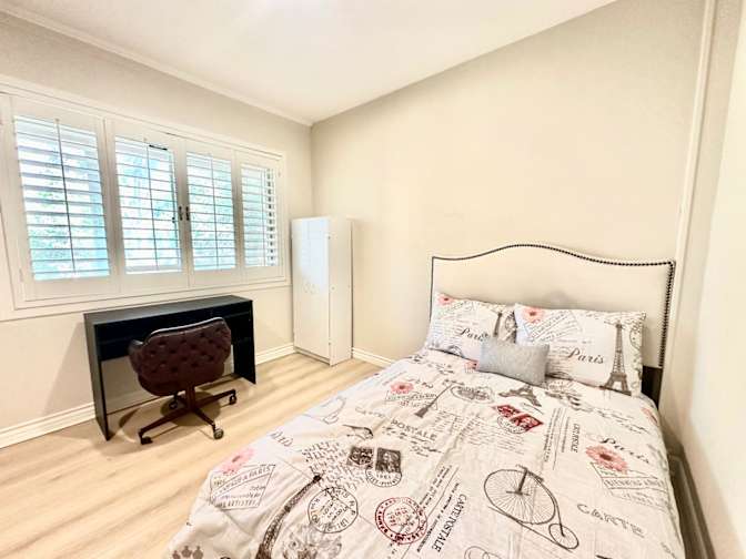 Ric's room