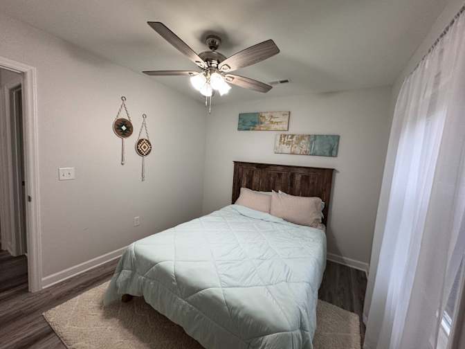 Alcove Rooms's room