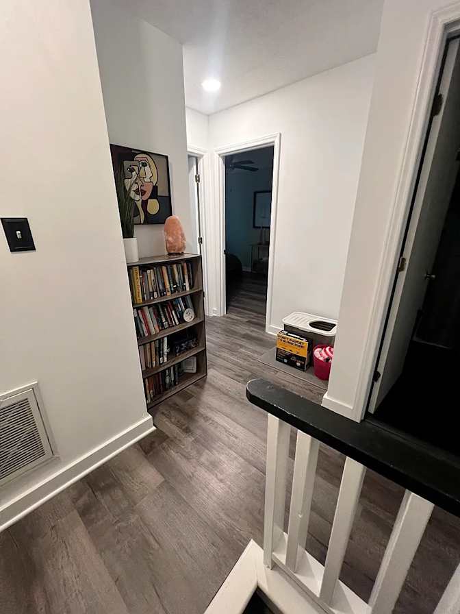 Alcove Rooms's room