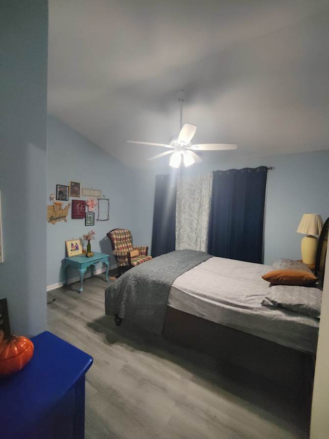 Aksa R.'s room