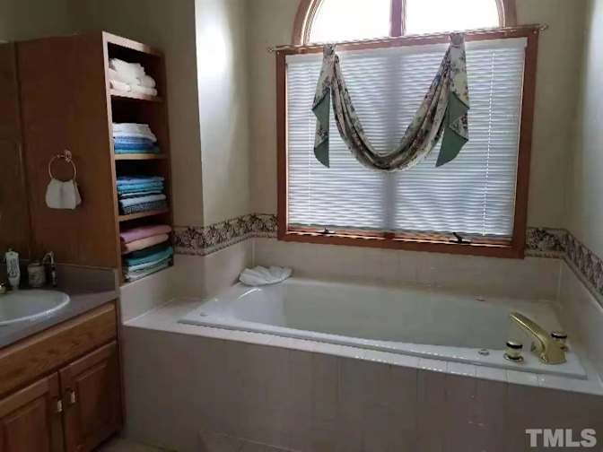 Alcove Rooms's room