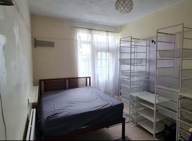 Neil Murray's room