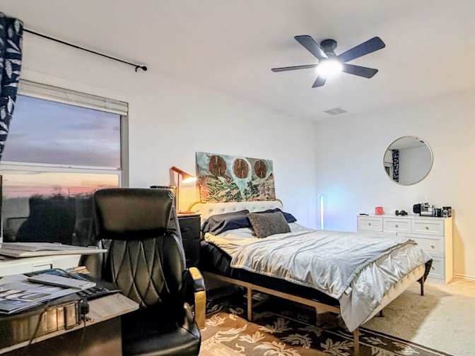 Yas's room