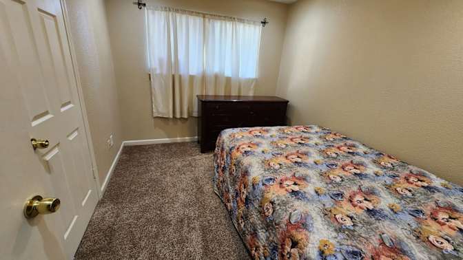 Luis's room