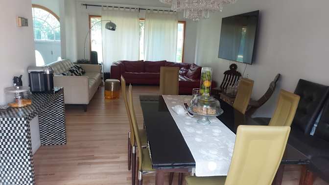 Westwood Poolhouse's room