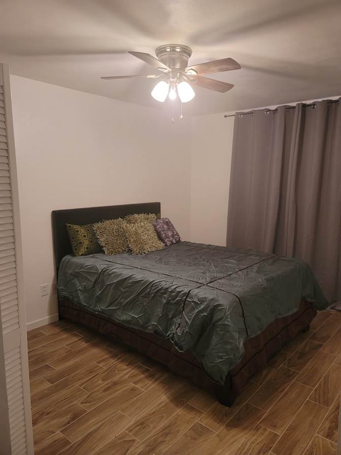Dee's room