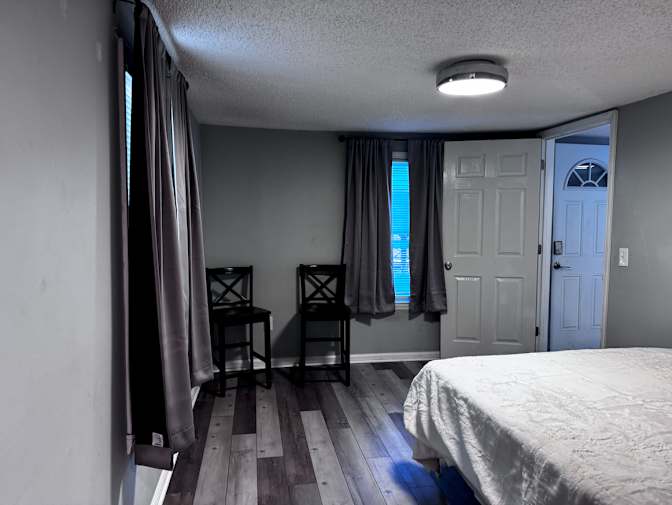 Alcove Rooms's room