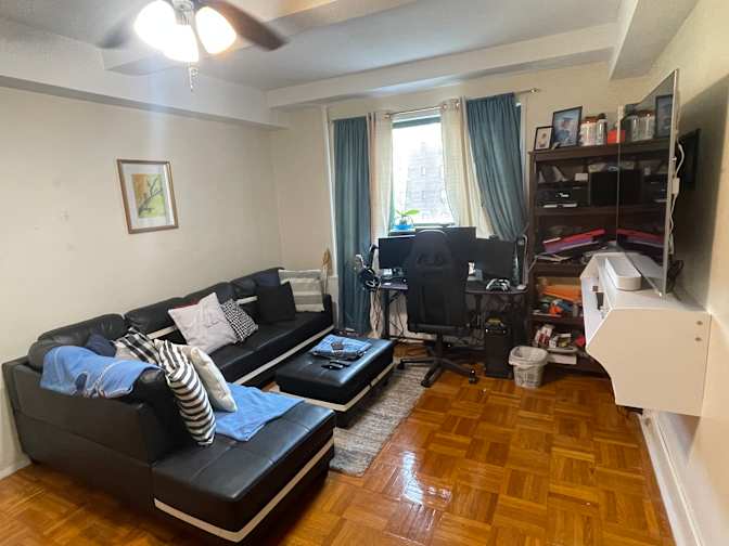 Luis's room