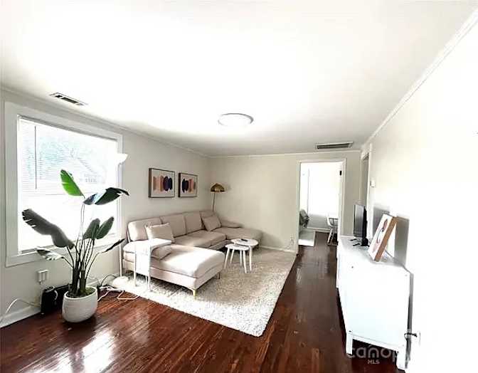 Alcove Rooms's room