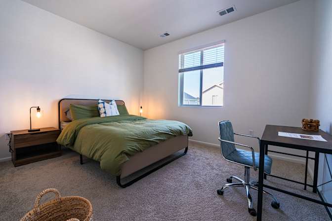 Christina N.'s room