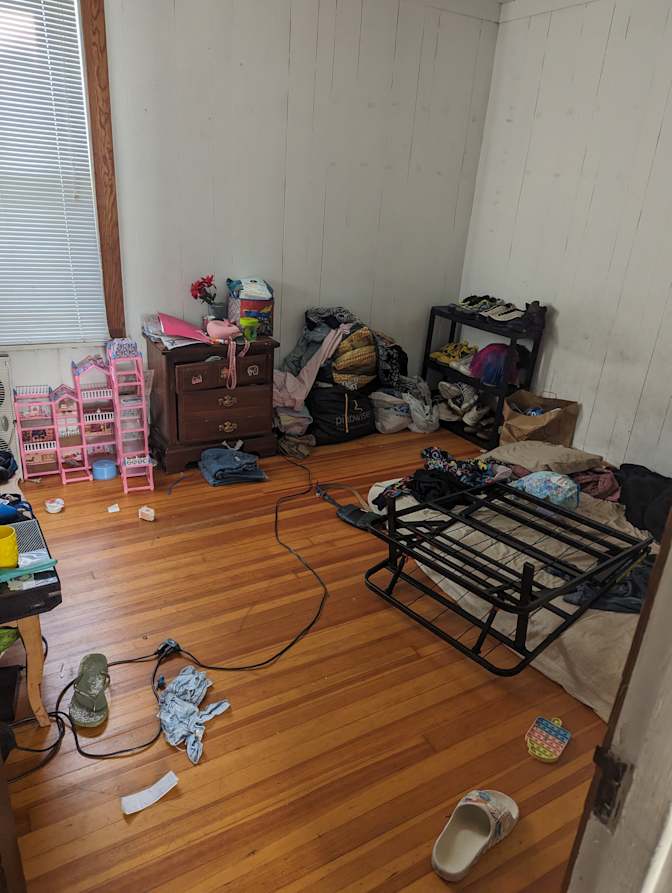 Yong's room