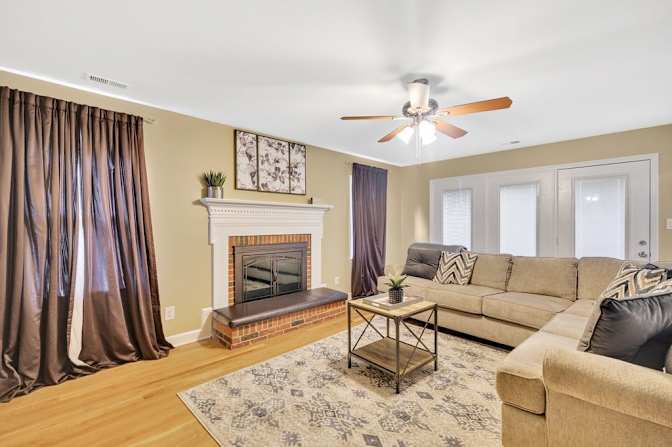 lifedoorrentals's room