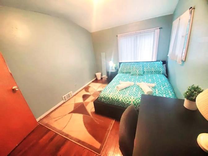 European Home - Roommate Needed's room