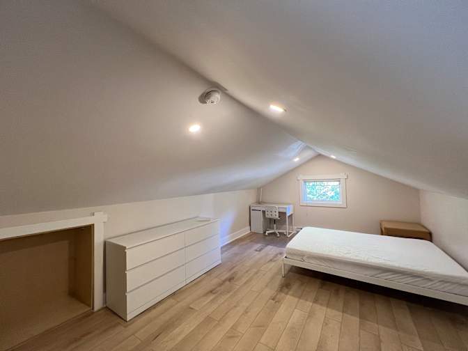 Tran's room