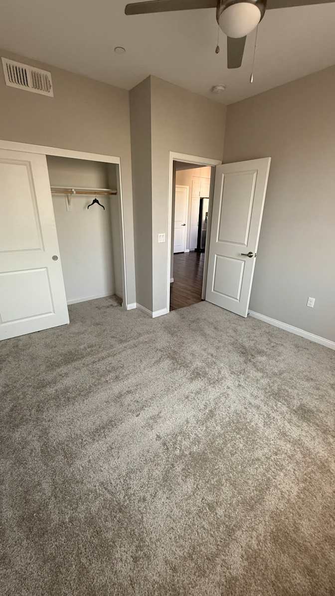 Carlos's room