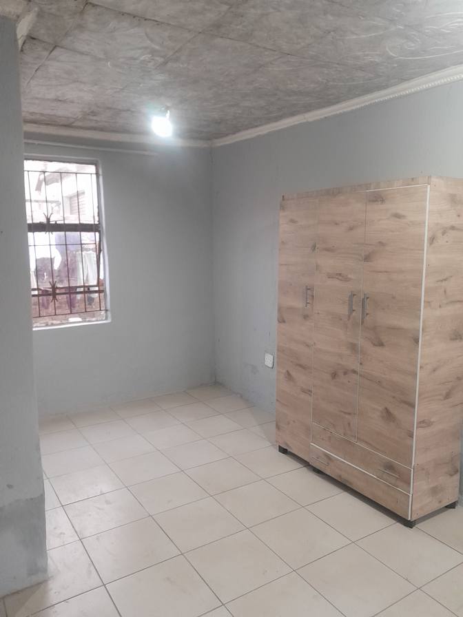 Ishola's room
