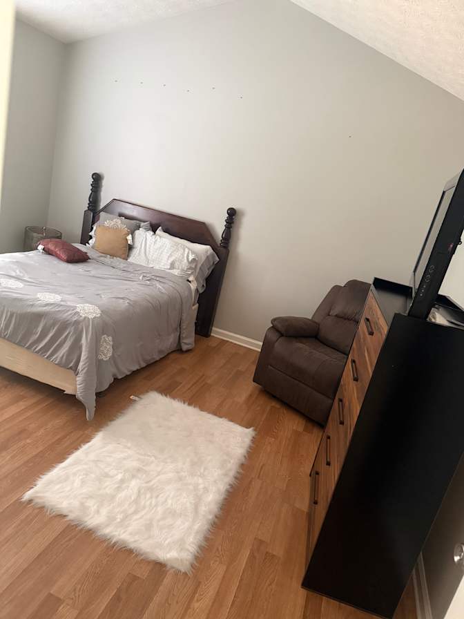 Kabzeel Fields's room