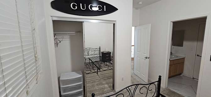 Elite Realty's room