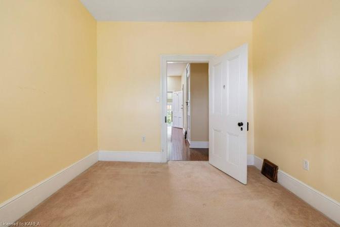 Kingston's room