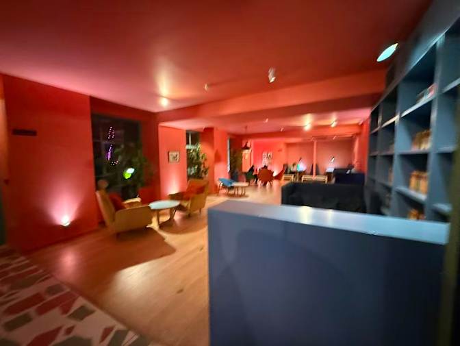 Jingran Hu's room