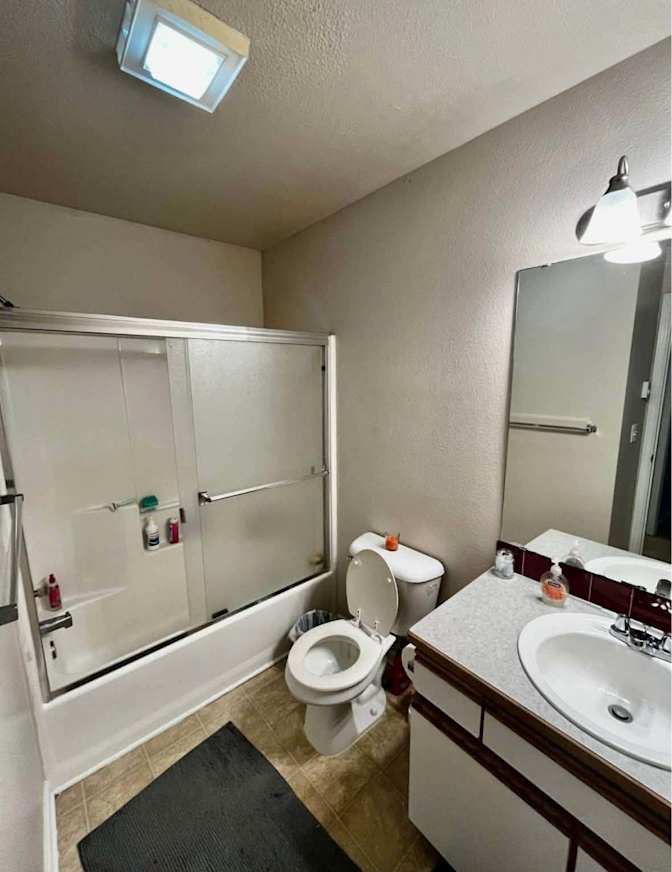 Tu's room