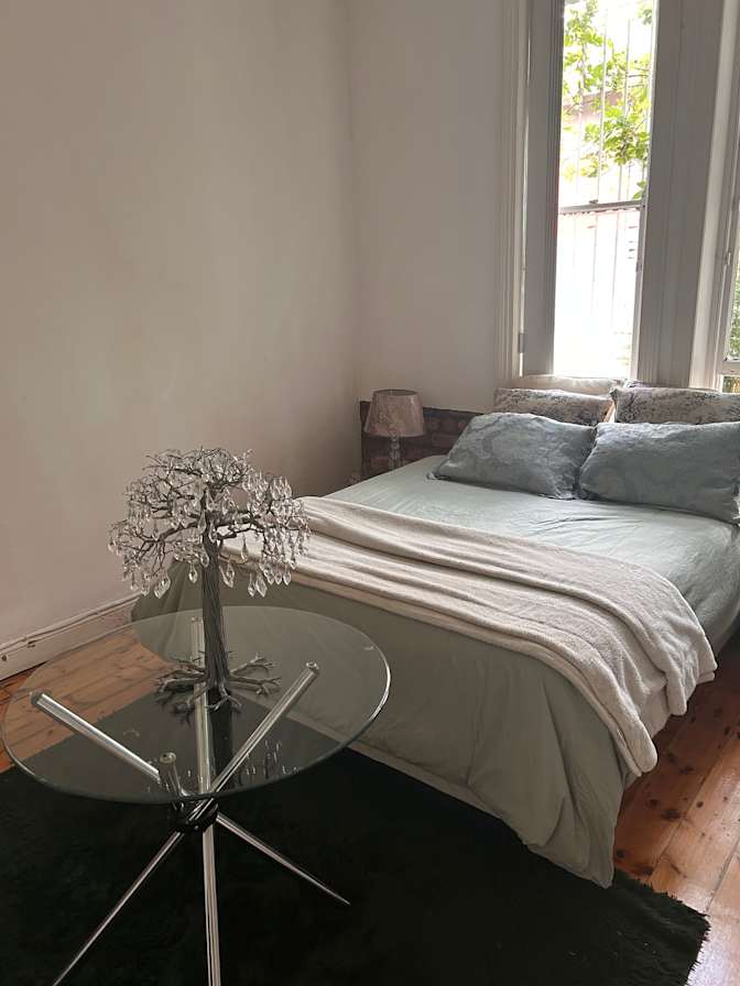 Vernon's room