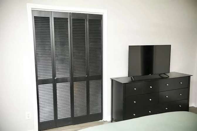 Alcove Rooms's room