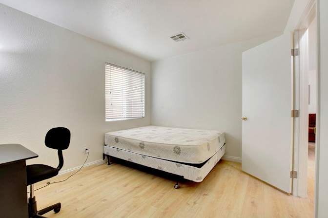 Summerlin Room for Rent (Furnished)'s room