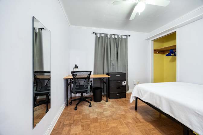 Benny's room