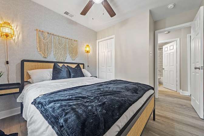 Alcove Rooms's room