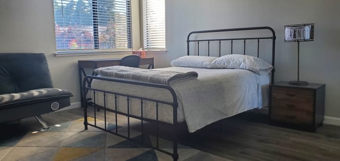 Carlos's room