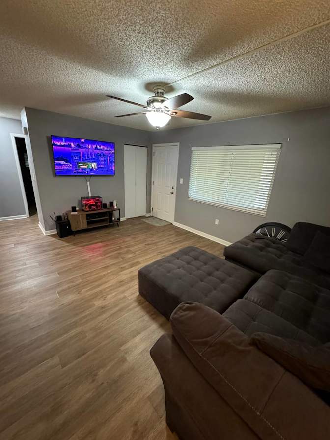Luis's room