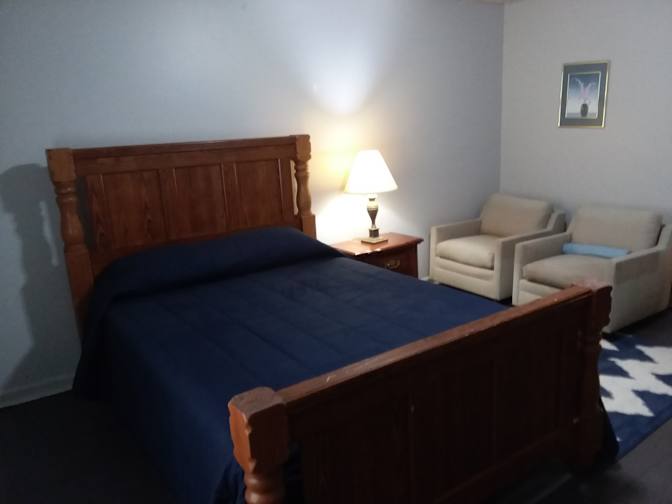 Detres's room