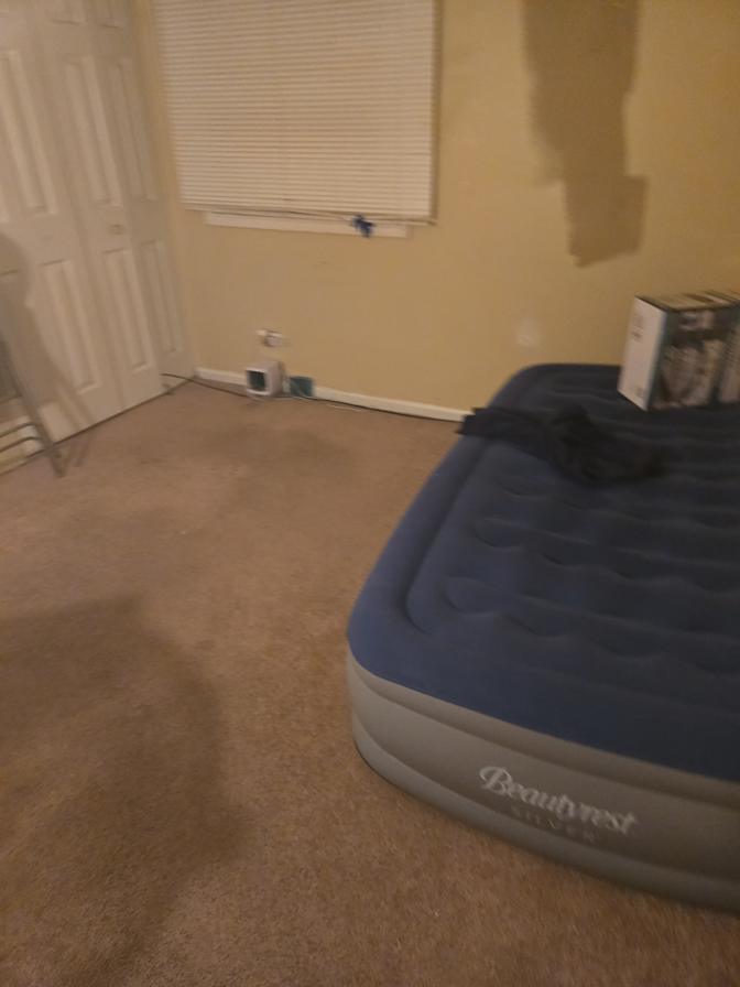 Aron Pitts's room