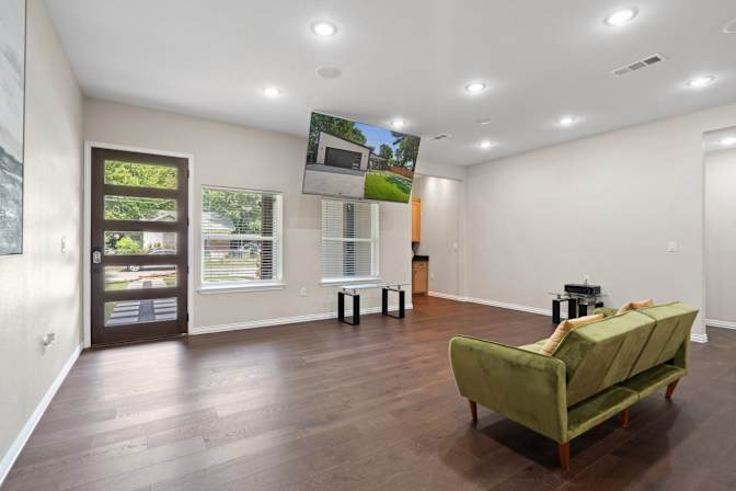 mauricio maldonado's room