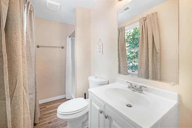 lifedoorrentals's room