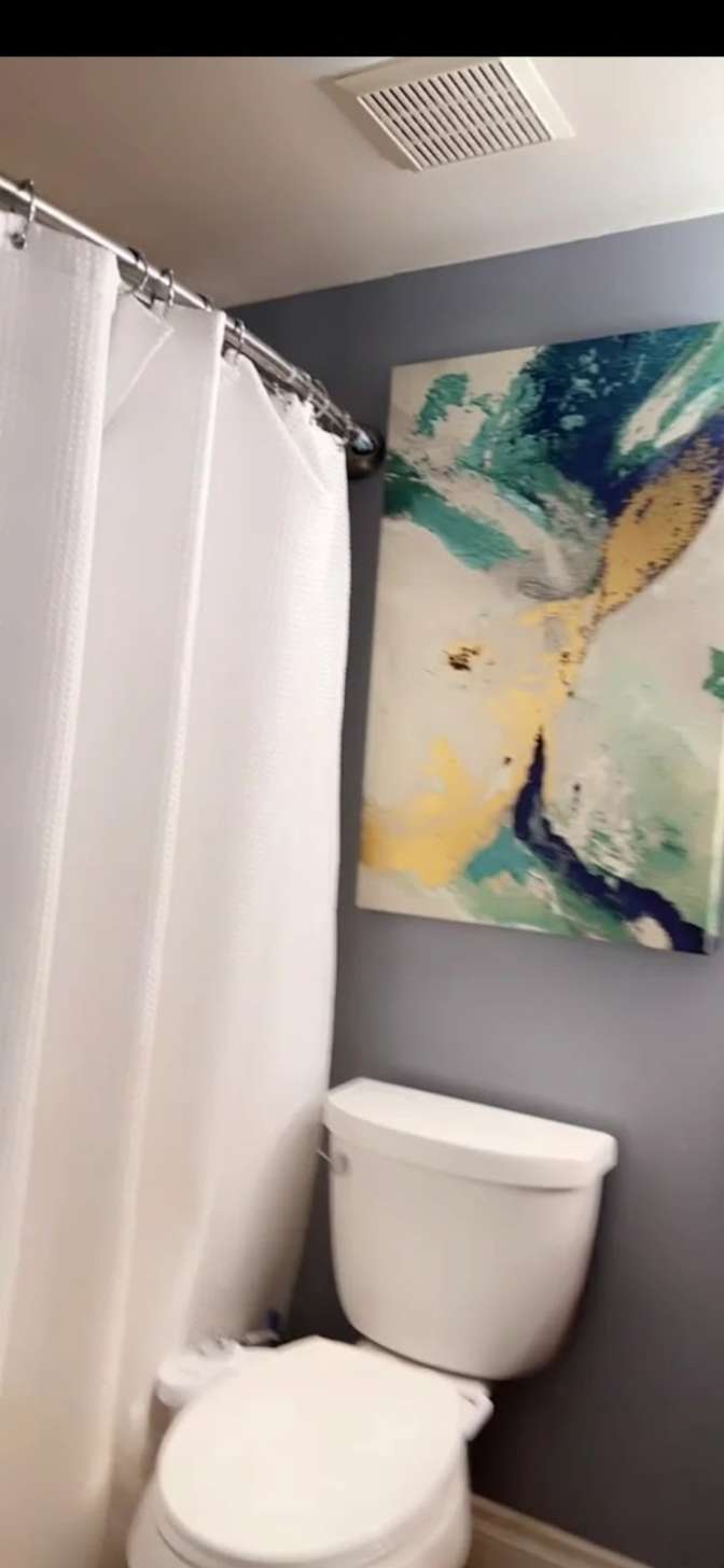J Luis's room