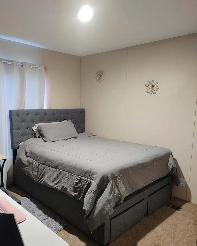 Alcove Rooms's room