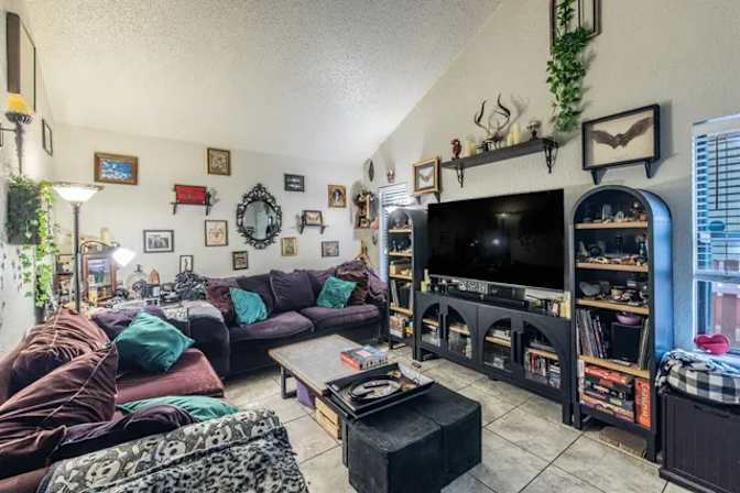 Leona's room