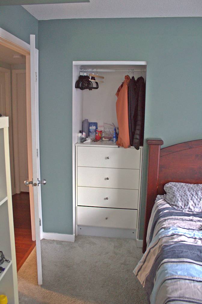 Toyo's room