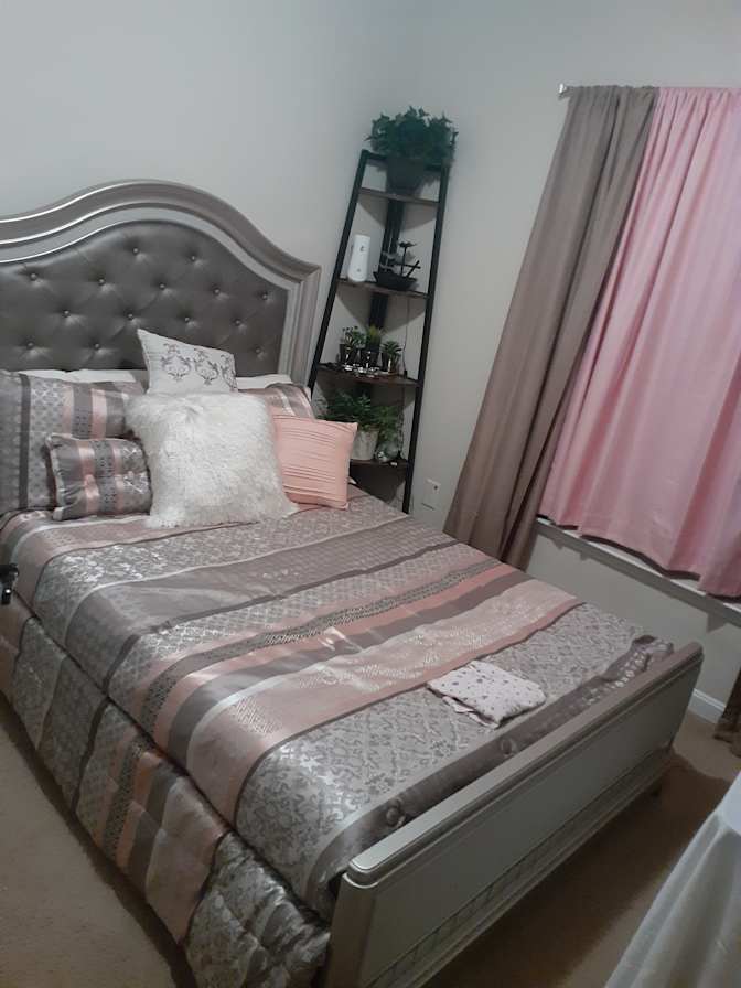 Moe's room