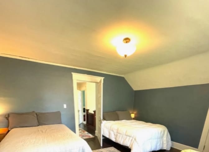 Furnished Housing Host's room