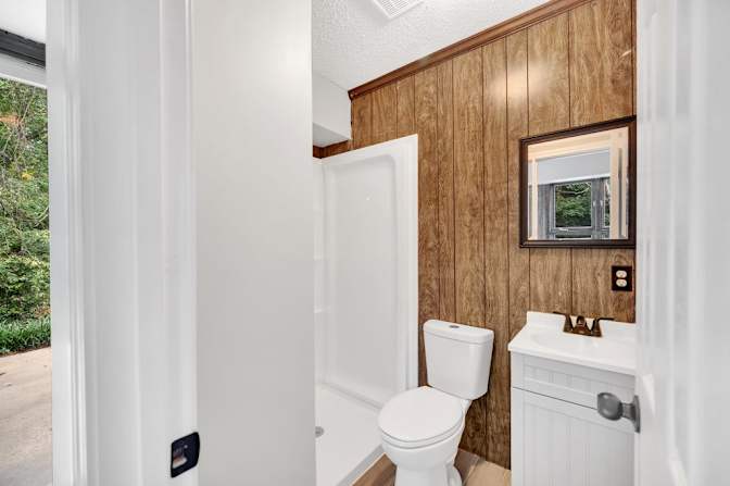 lifedoorrentals's room