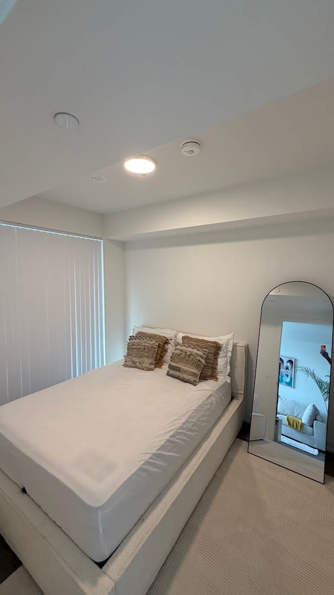 Abs Sims's room